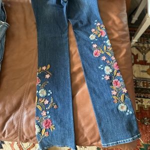 Sundance Driftwood Magnolia fit embroidered jeans Sz 26